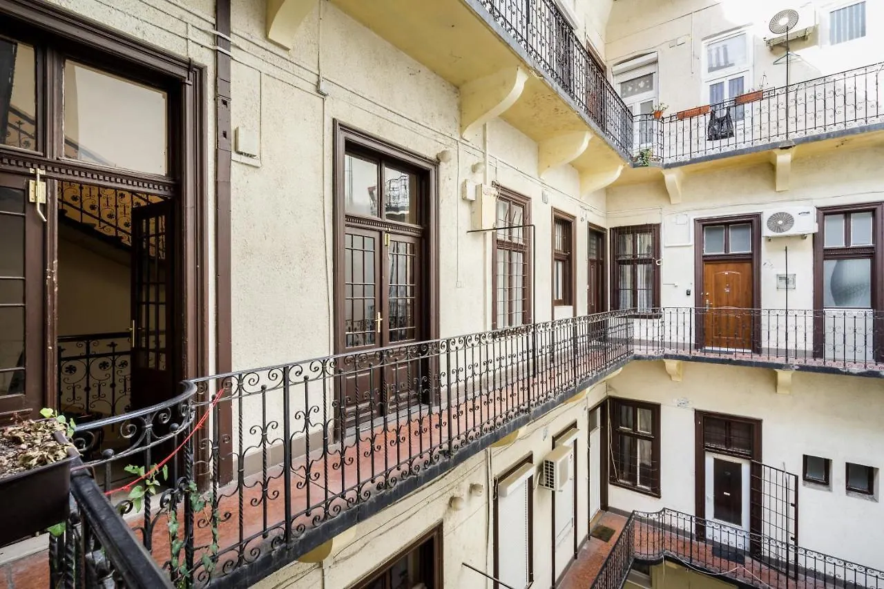 Bpr Vinyl Style Studio Home With A/C Budapest 0*,  Hungary
