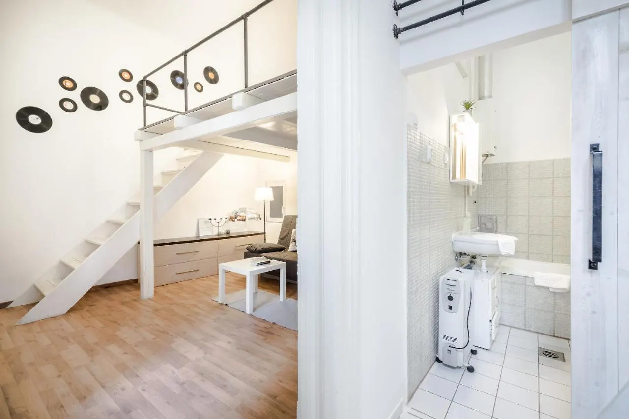 Bpr Vinyl Style Studio Home With A/C Budapest Apartment