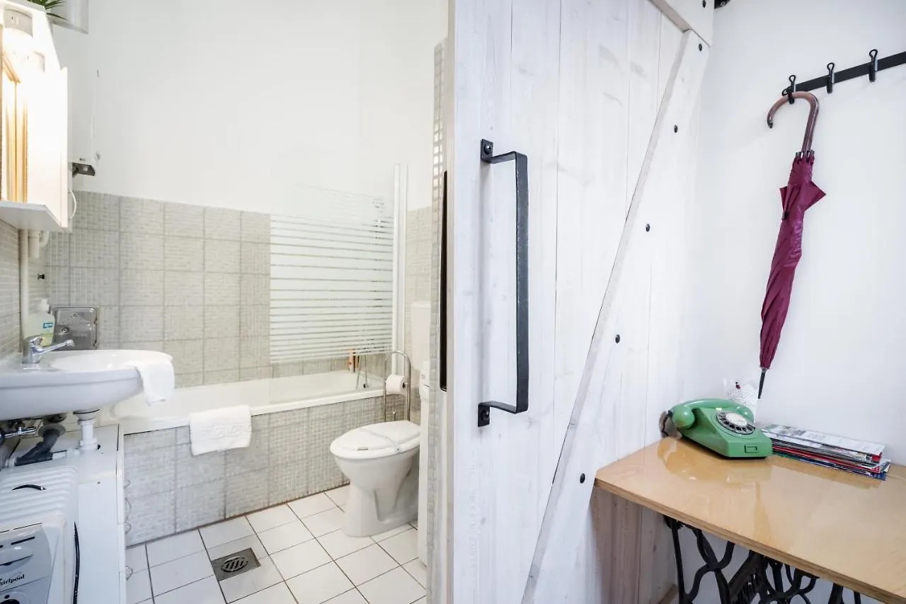 Bpr Vinyl Style Studio Home With A/C Budapest Hungary